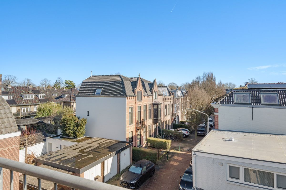 Ginnekenweg 129 - B Photo Blur 25