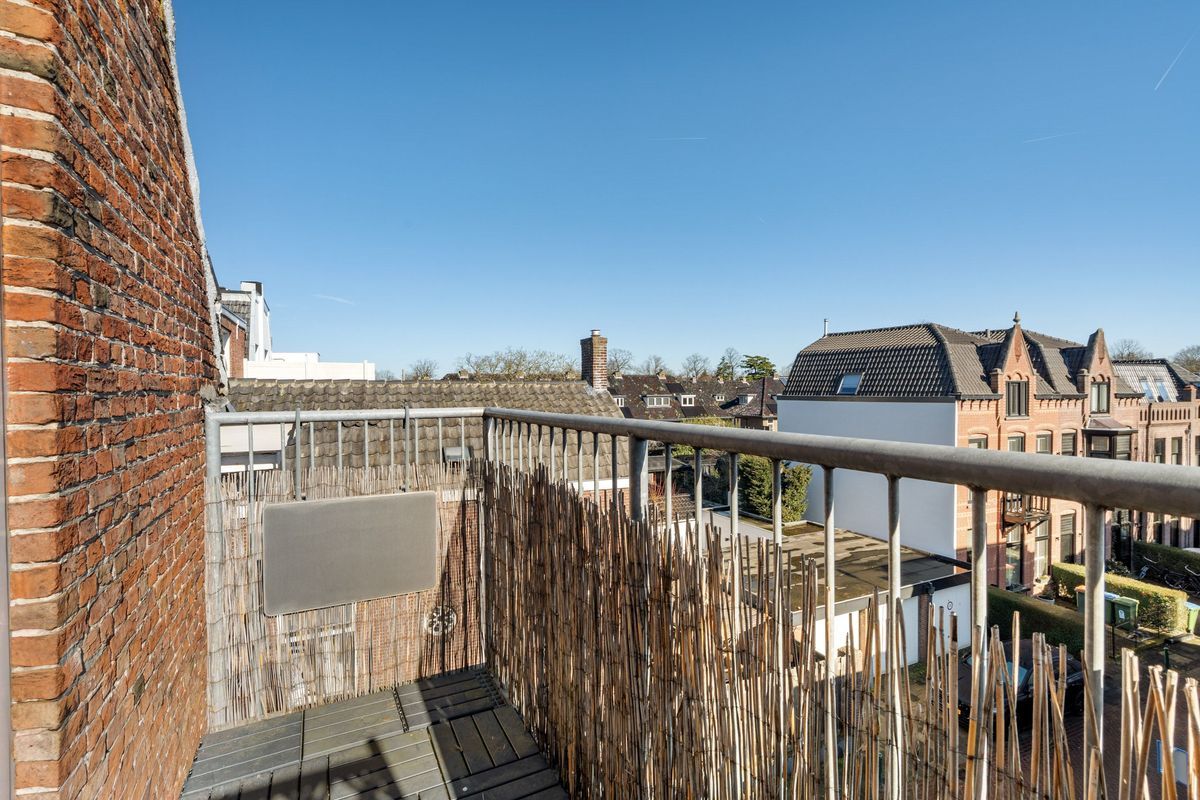 Ginnekenweg 129 - B Photo Blur 6