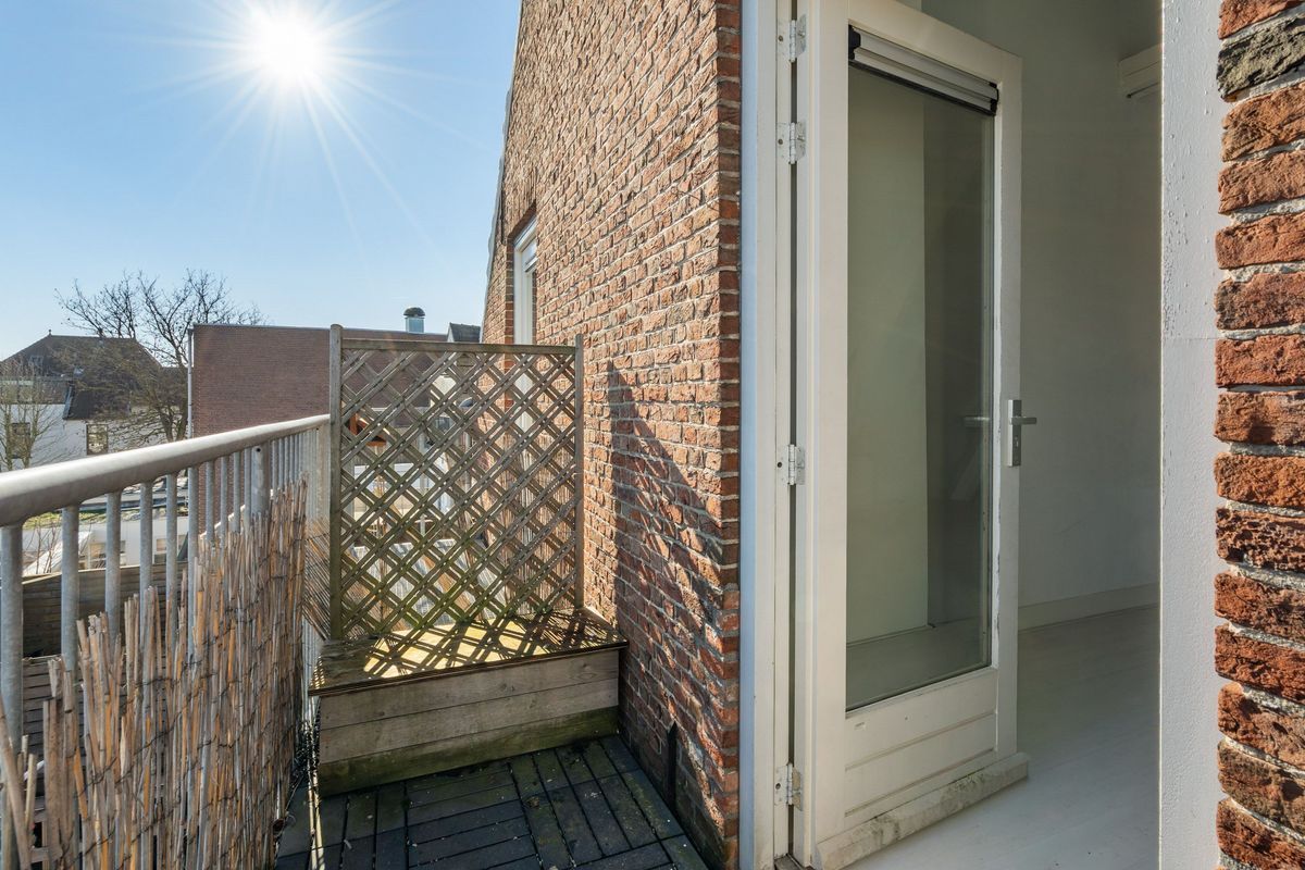 Ginnekenweg 129 - B Photo Blur 5