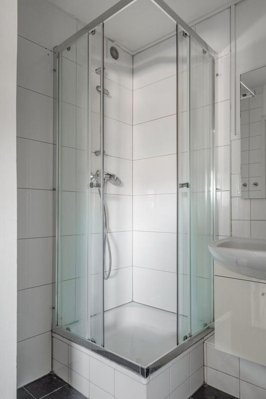 Ginnekenweg 129 - B Photo Blur 15