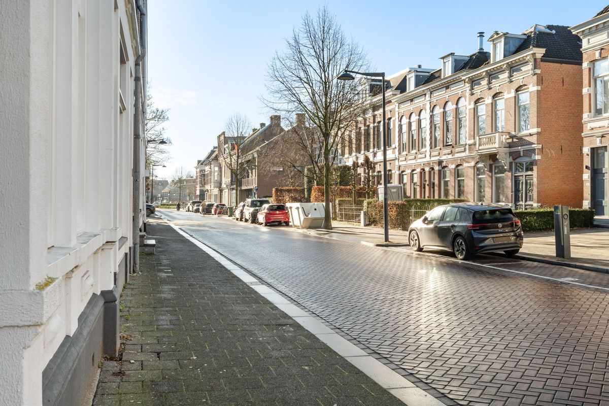 de Roy van Zuidewijnlaan 2 Photo Blur 32