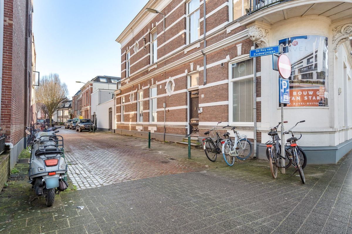 de Roy van Zuidewijnlaan 2 Photo Blur 26