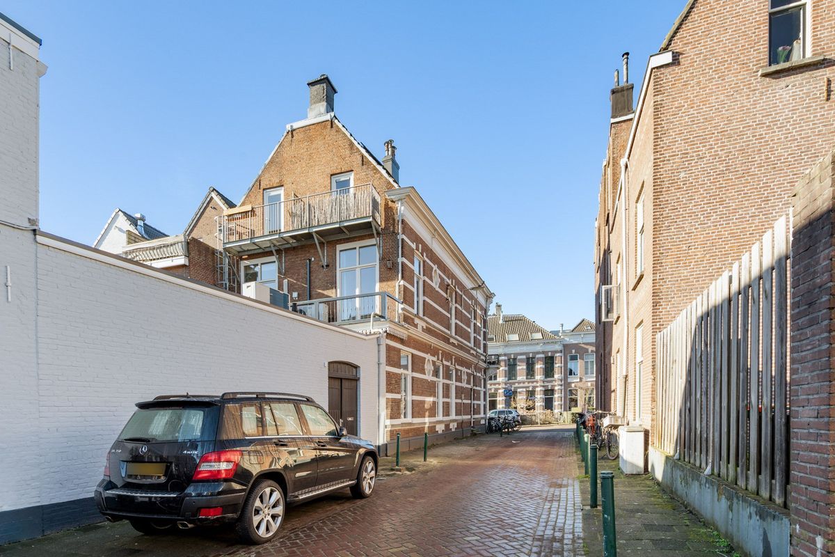 de Roy van Zuidewijnlaan 2 Photo Blur 24