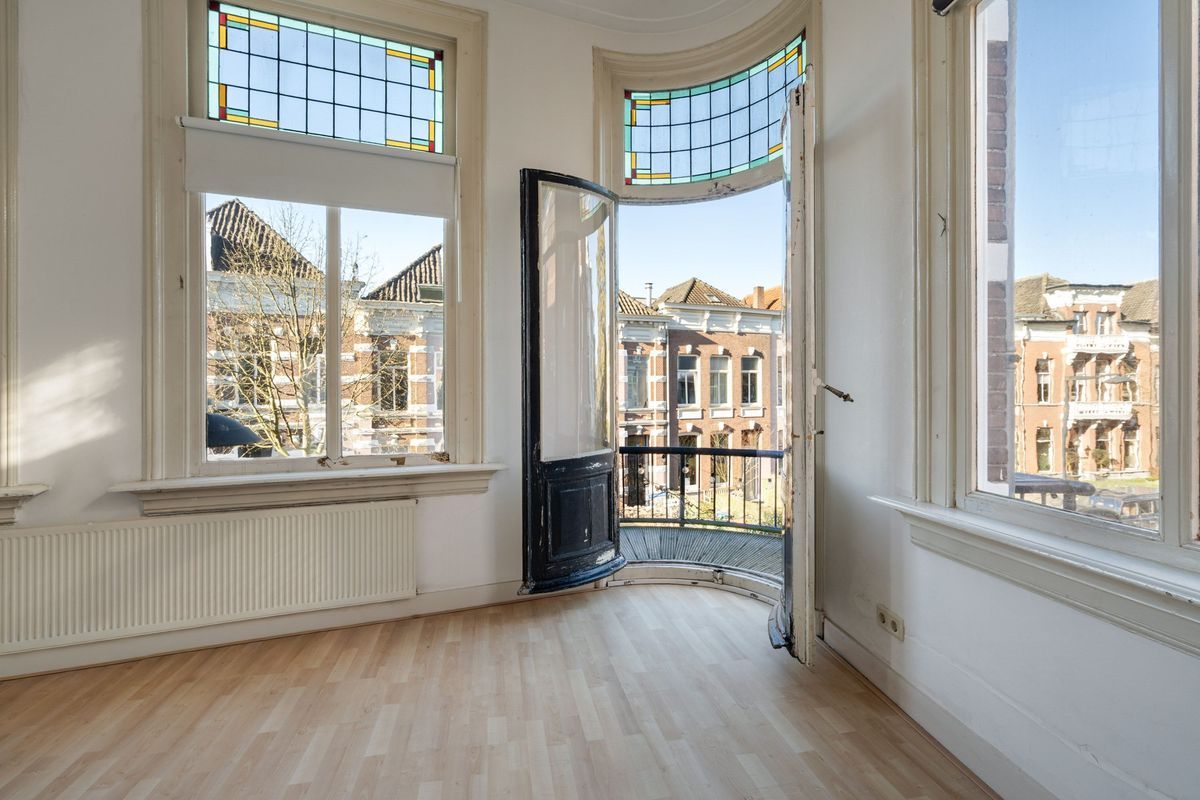 de Roy van Zuidewijnlaan 2 - A Photo Blur 2