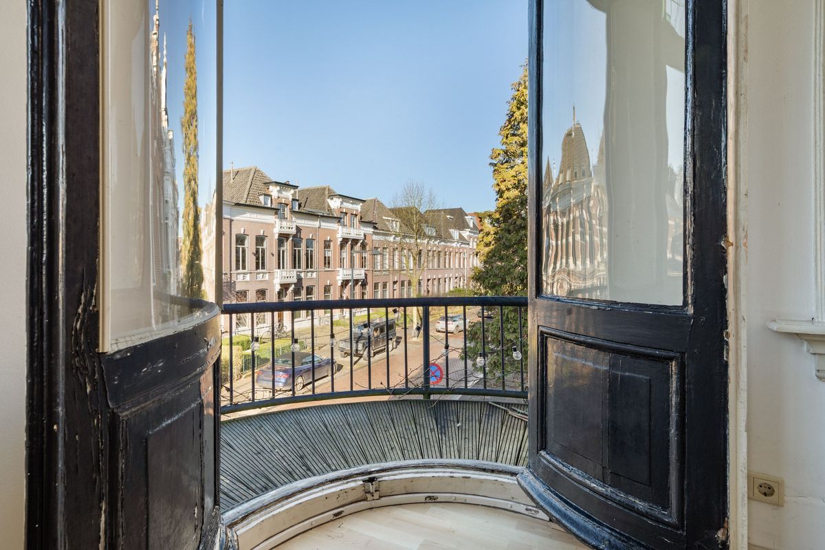 de Roy van Zuidewijnlaan 2 - A Photo Blur 3