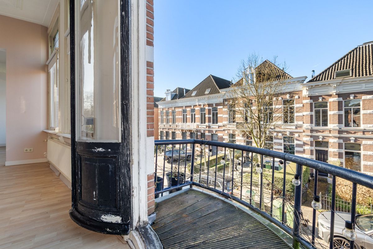 de Roy van Zuidewijnlaan 2 - A Photo Blur 24