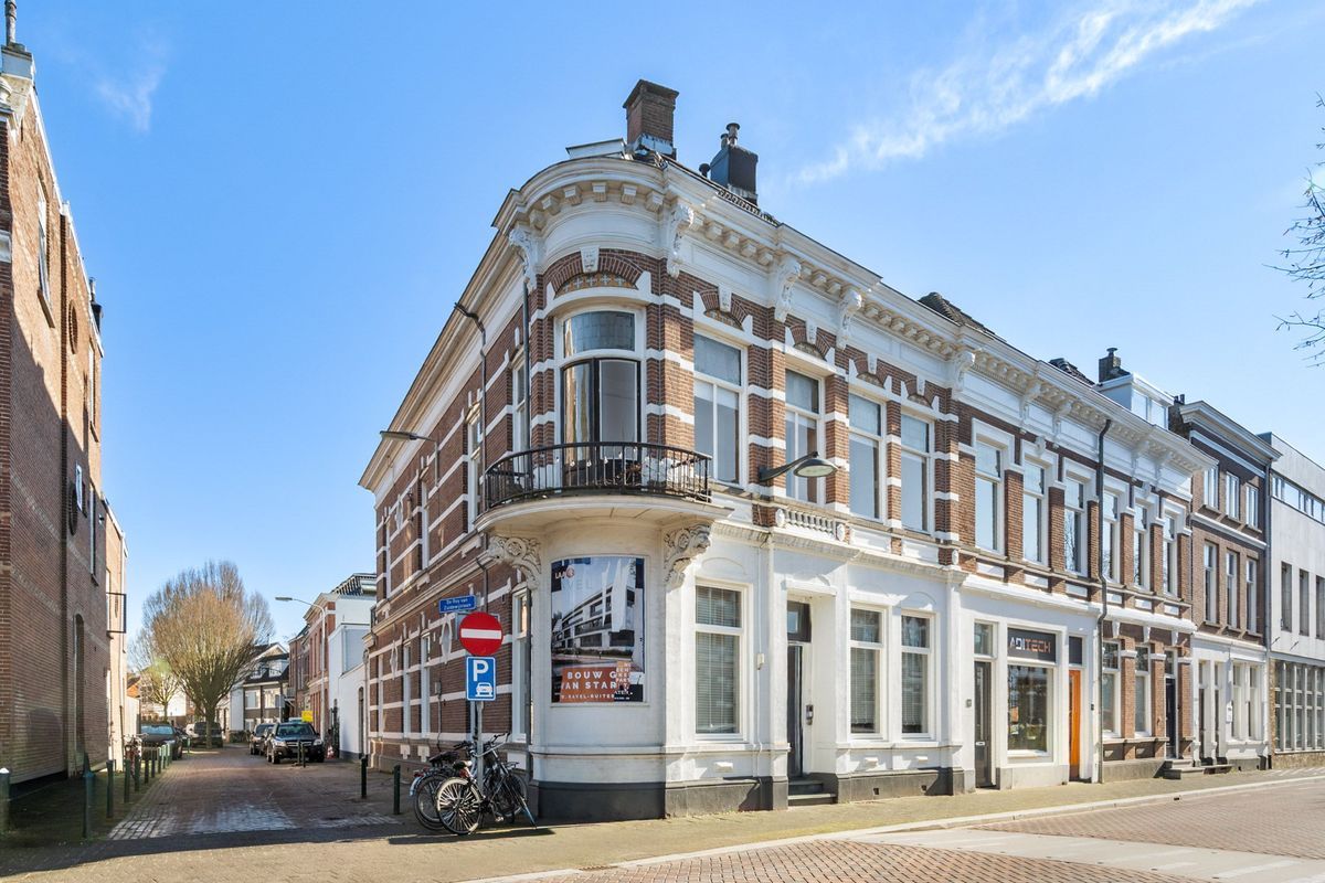 de Roy van Zuidewijnlaan 2 - A Photo Blur 36