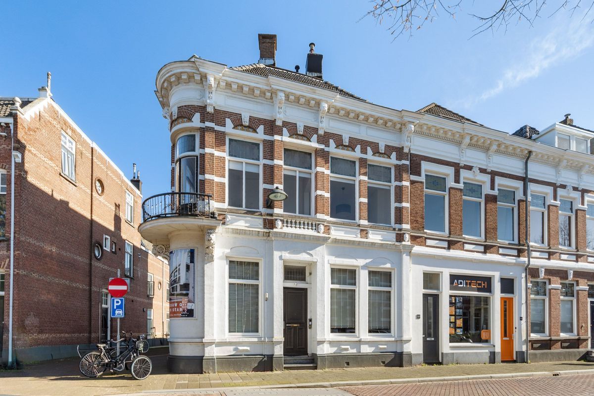 de Roy van Zuidewijnlaan 2 - A Photo Blur 37