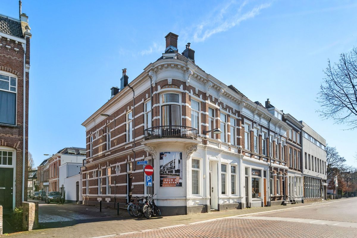 de Roy van Zuidewijnlaan 2 - A Photo Blur 40