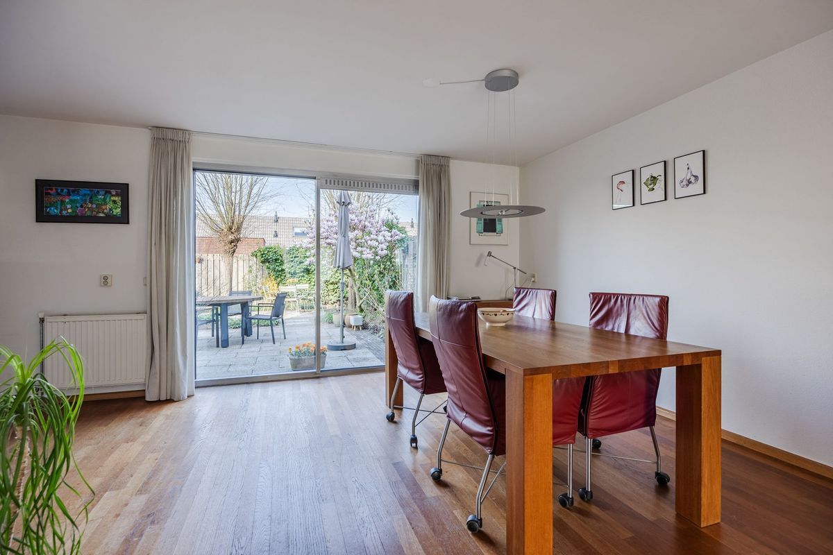 Regenwulp 13 Photo Blur 8