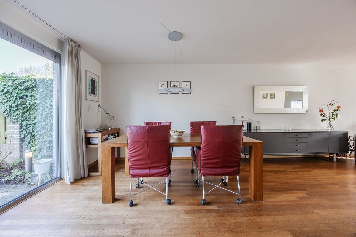 Regenwulp 13 Photo Blur 11