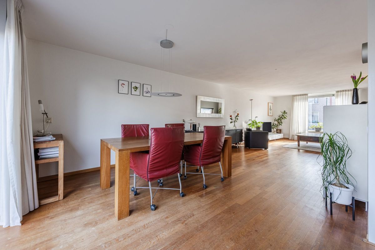 Regenwulp 13 Photo Blur 7