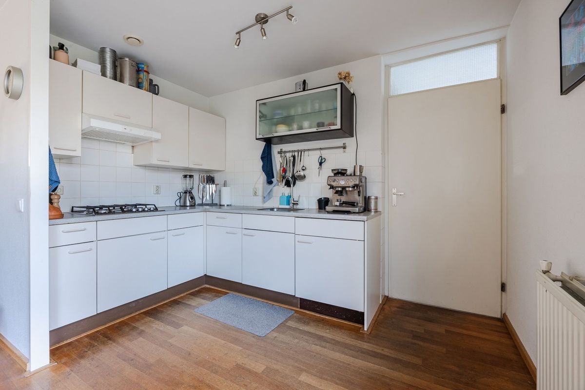 Regenwulp 13 Photo Blur 12