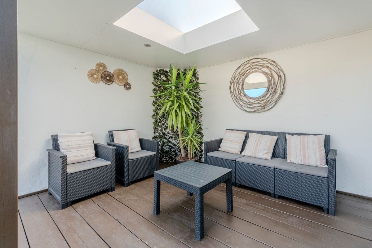 Linze 32 Photo Blur 35