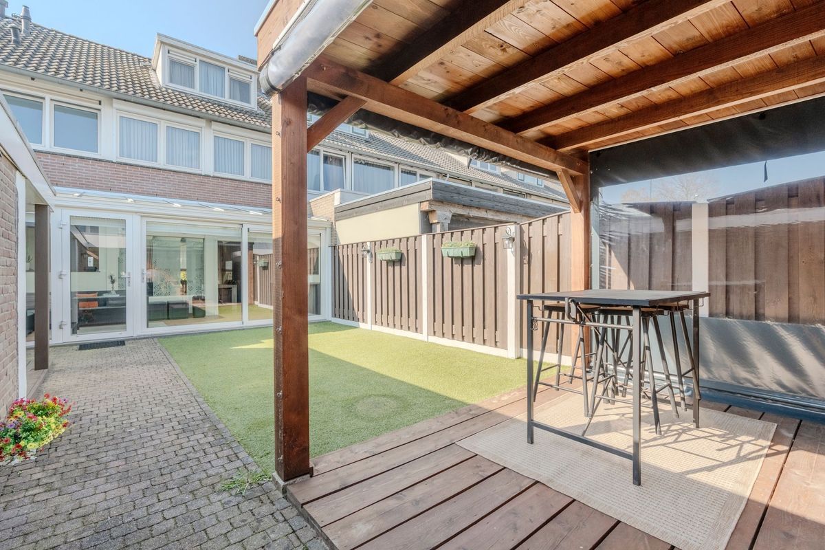 Linze 32 Photo Blur 41