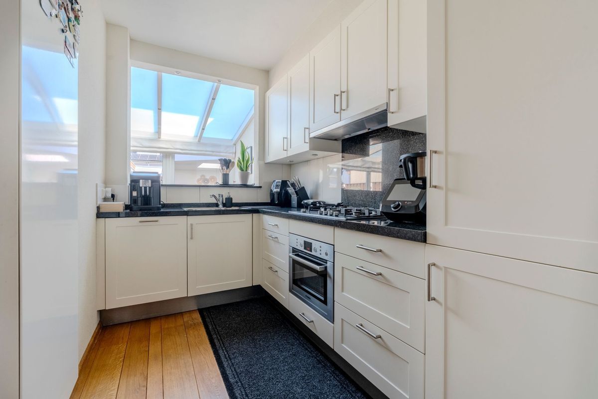 Linze 32 Photo Blur 13