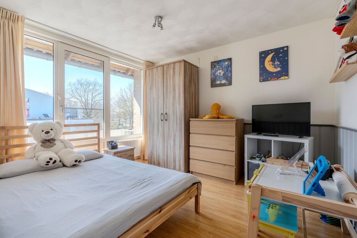 Linze 32 Photo Blur 25