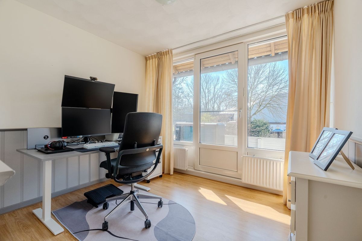 Linze 32 Photo Blur 26