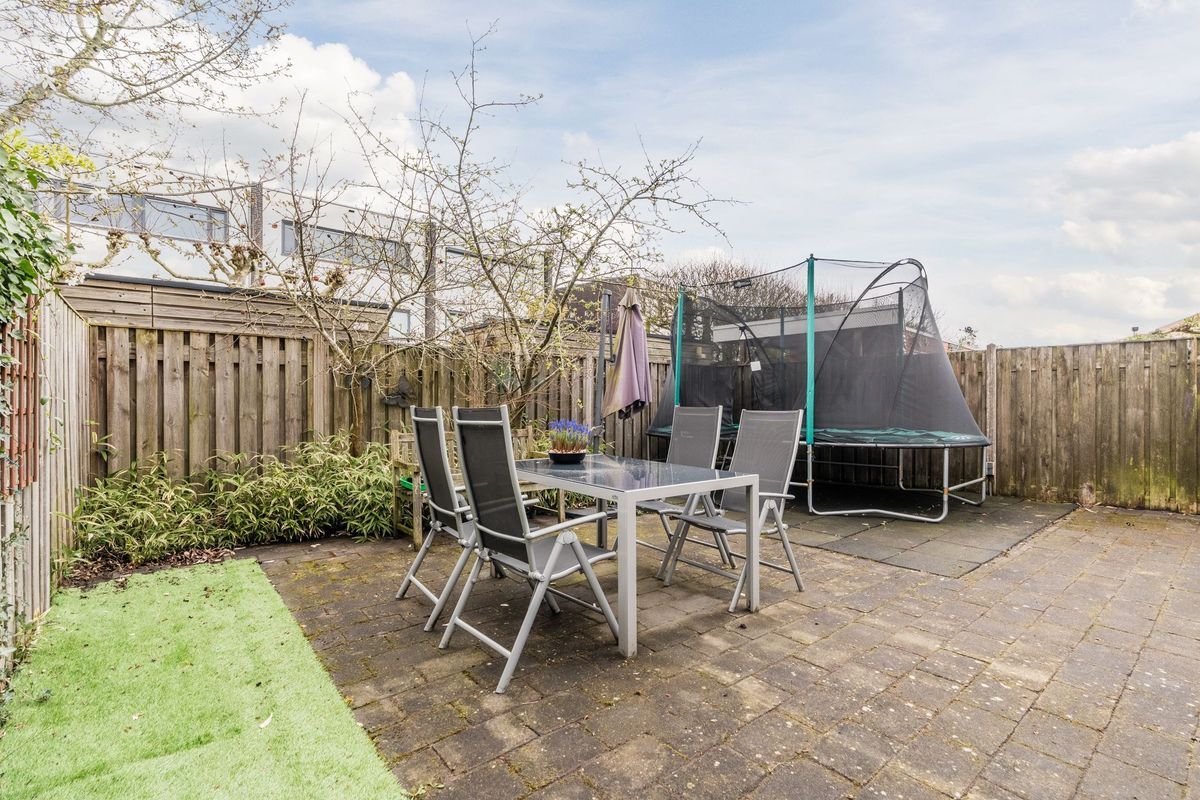 Laan van Tolkien 152 Photo Blur 42