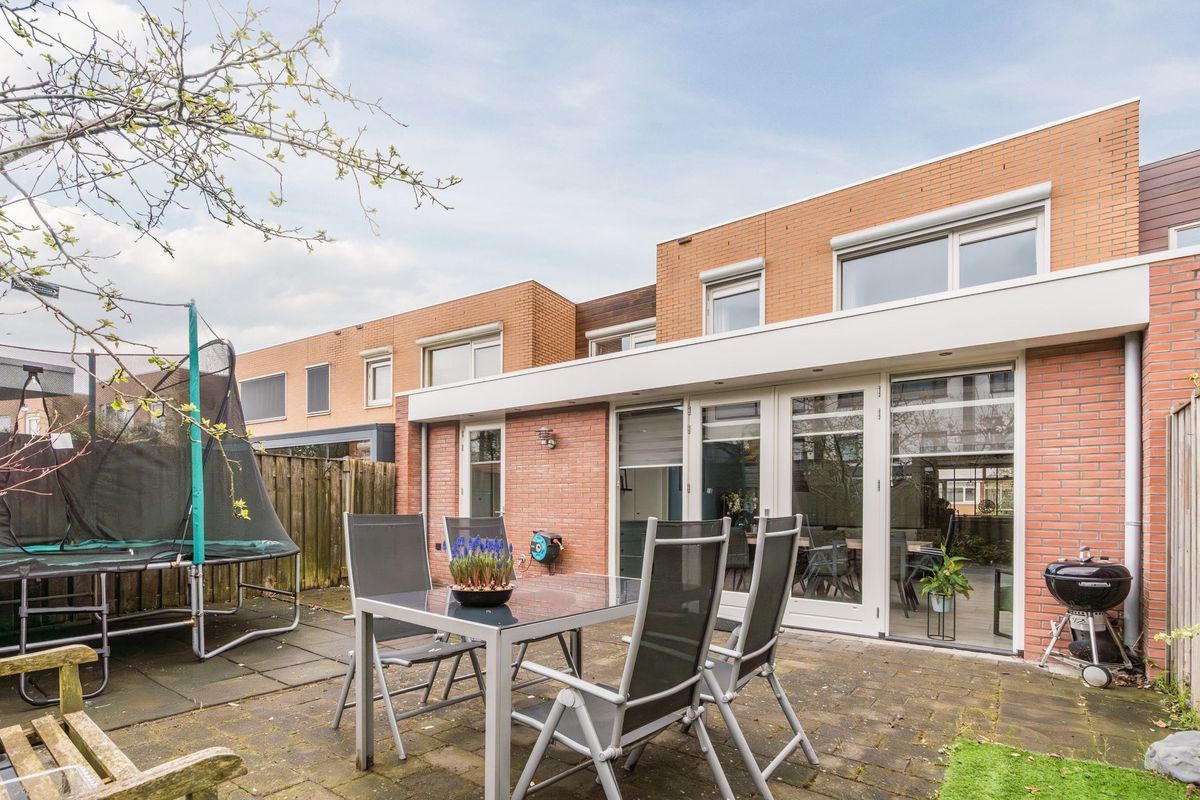 Laan van Tolkien 152 Photo Blur 3