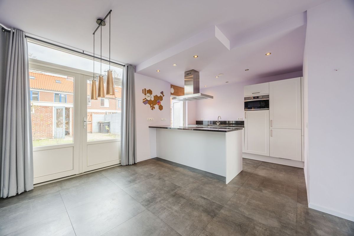 Violethof 6 Photo Blur 6