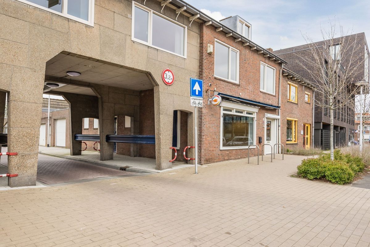 Pater van den Elsenplein 2 Photo Blur 64