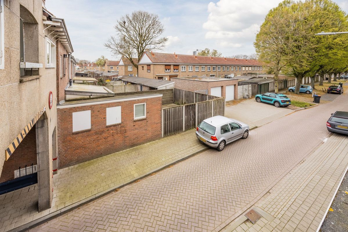 Pater van den Elsenplein 2 Photo Blur 56