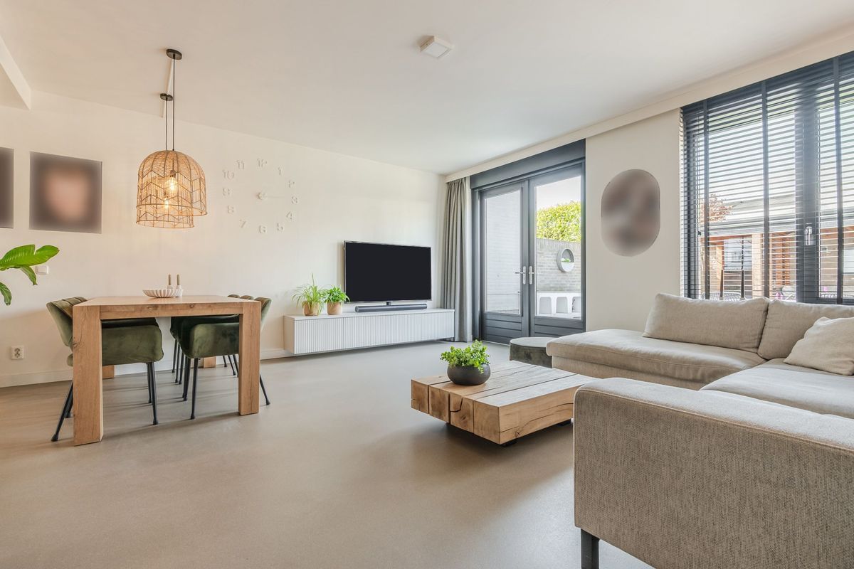 Judith Leysterplein 51 Photo Blur 13