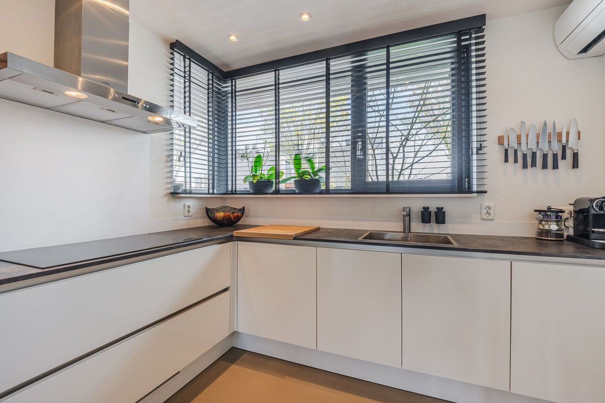 Judith Leysterplein 51 Photo Blur 21