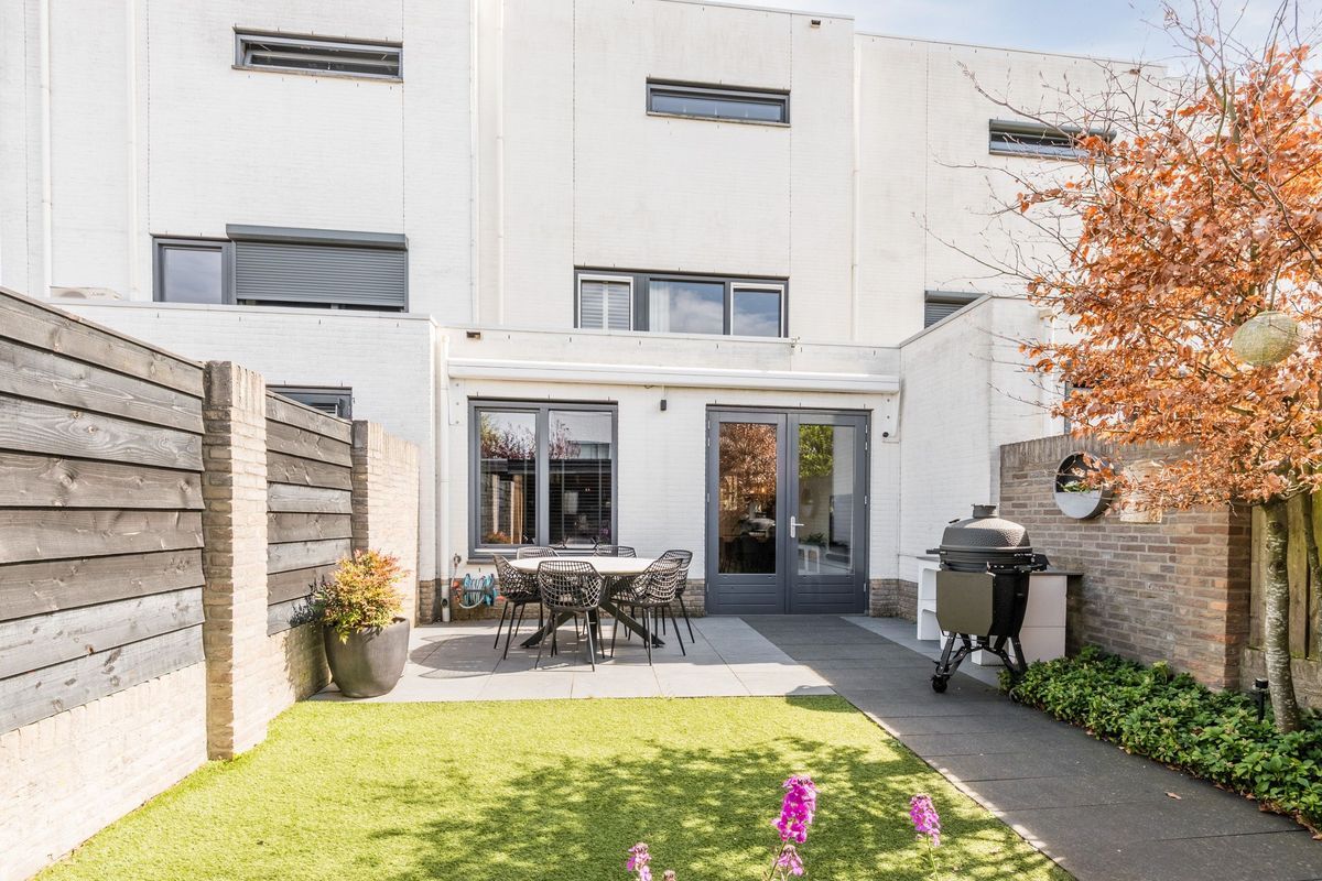 Judith Leysterplein 51 Photo Blur 25