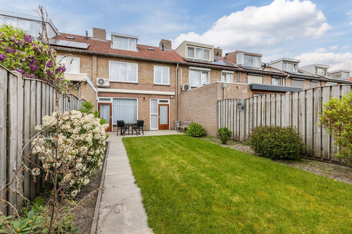 Smient 16 Photo Blur 2