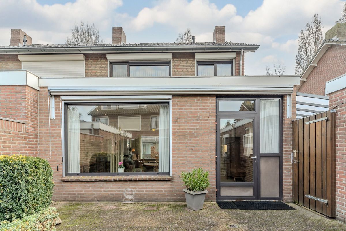 Sint Lambertusstraat 13 Photo Blur 25