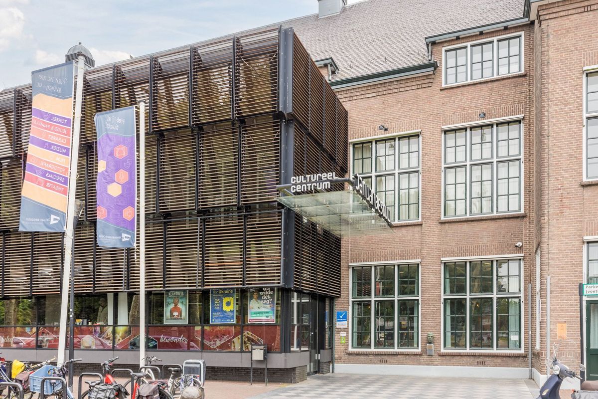 Thomas van Diessenstraat 1 - 17 Photo Blur 32