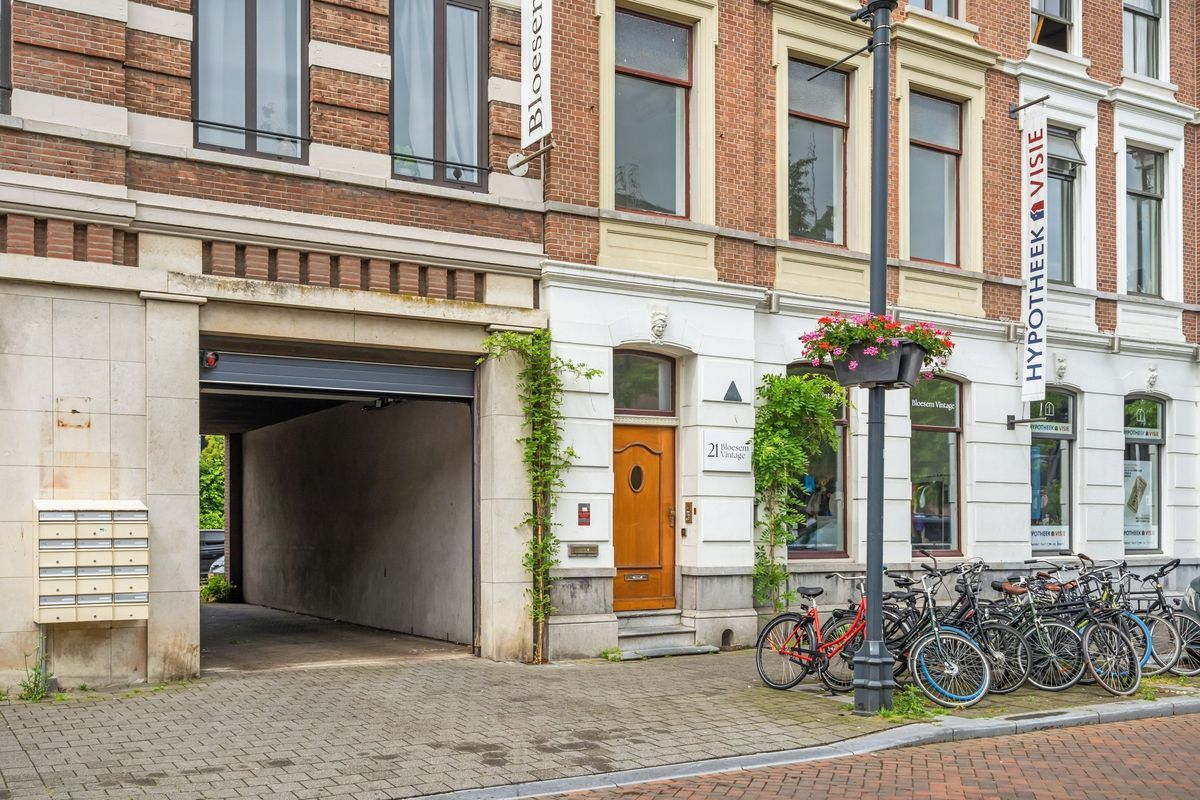 Willemstraat 21 - B Photo Blur 30