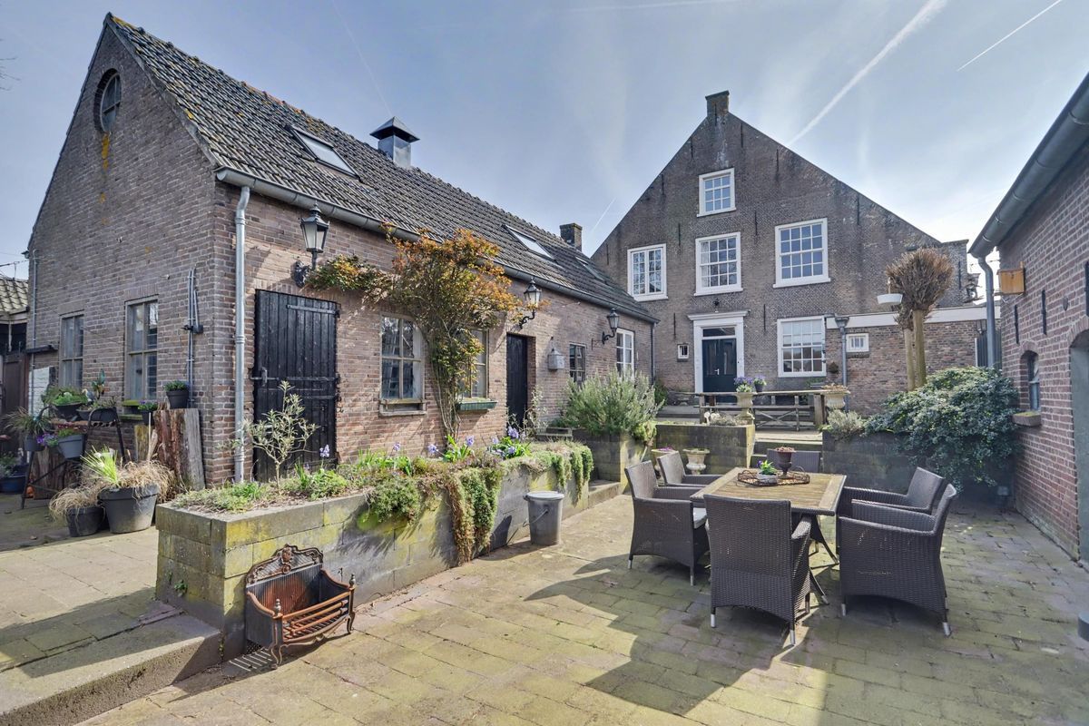 Lange Broekstraat 2 - a Photo Blur 1