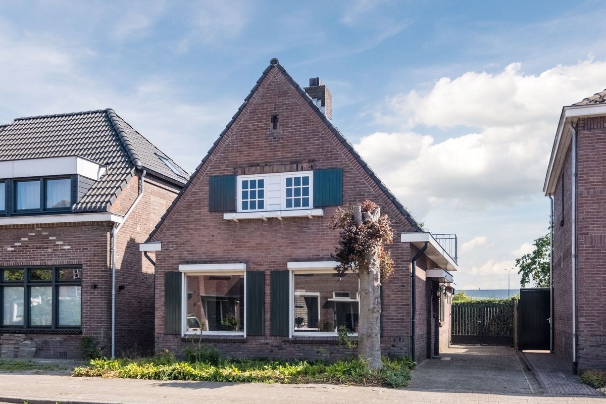Hoog Geldrop 31 Photo Blur 0