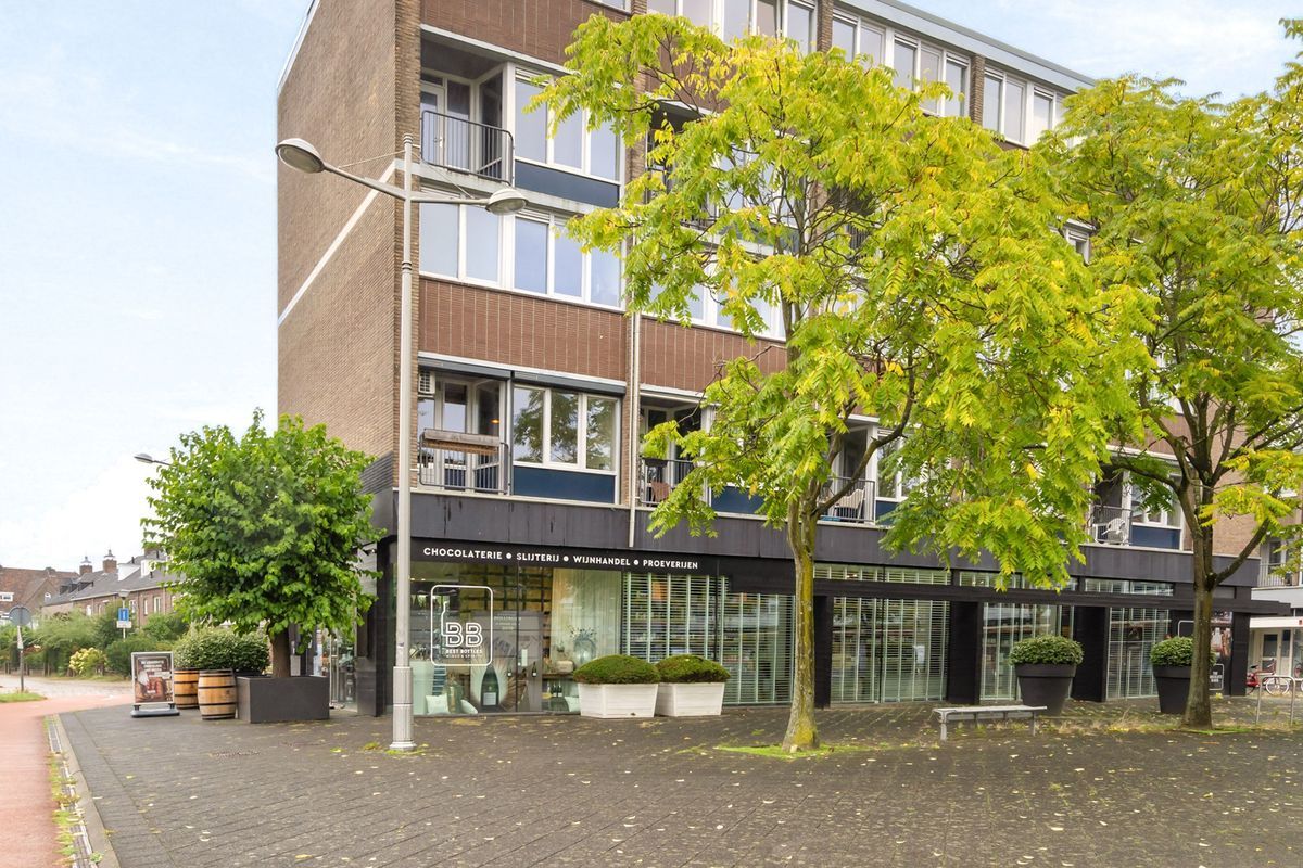 Graaf Hendrik III plein 17 - A Photo Blur 0