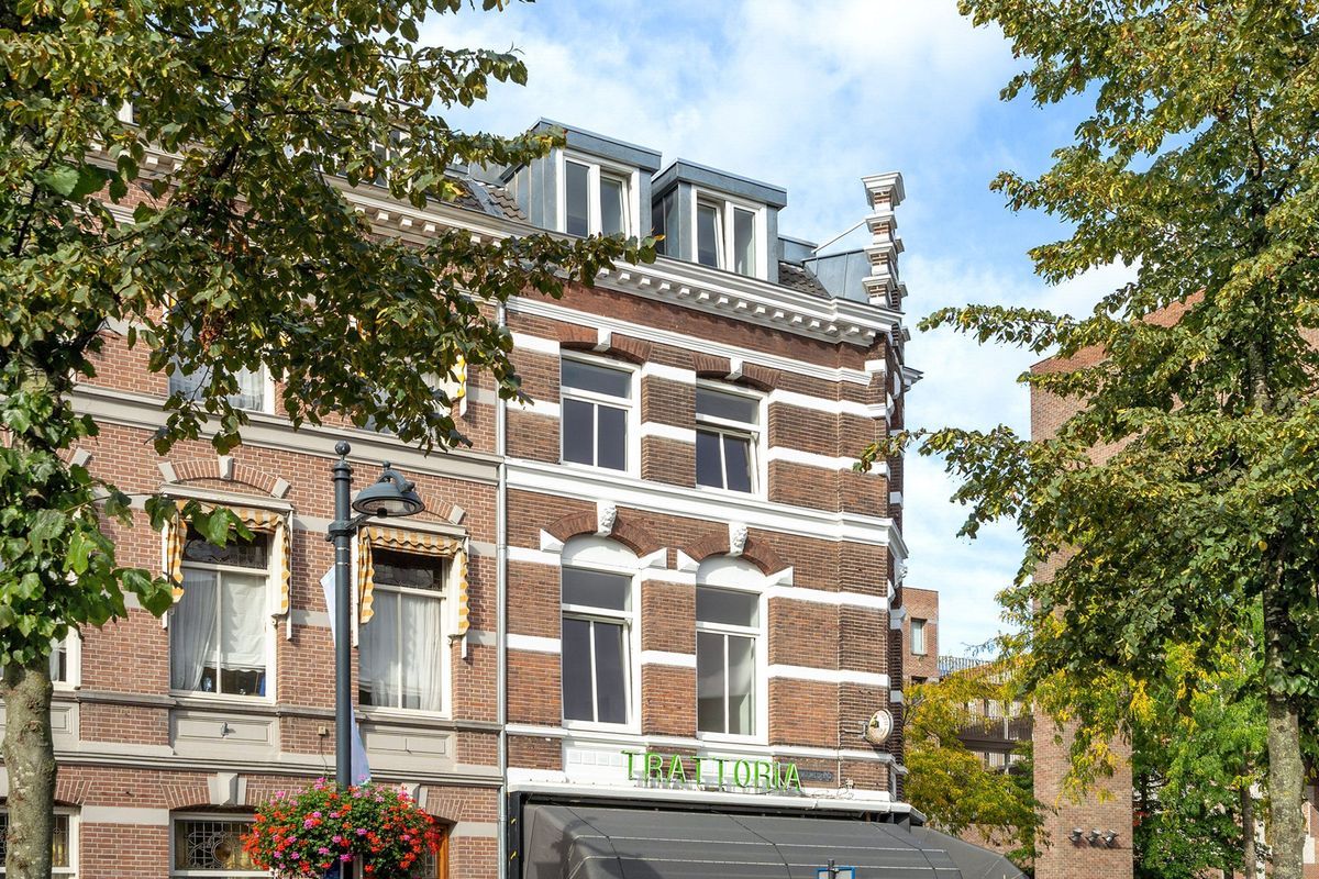 Stationsplein 7 - B1 Photo Blur 23