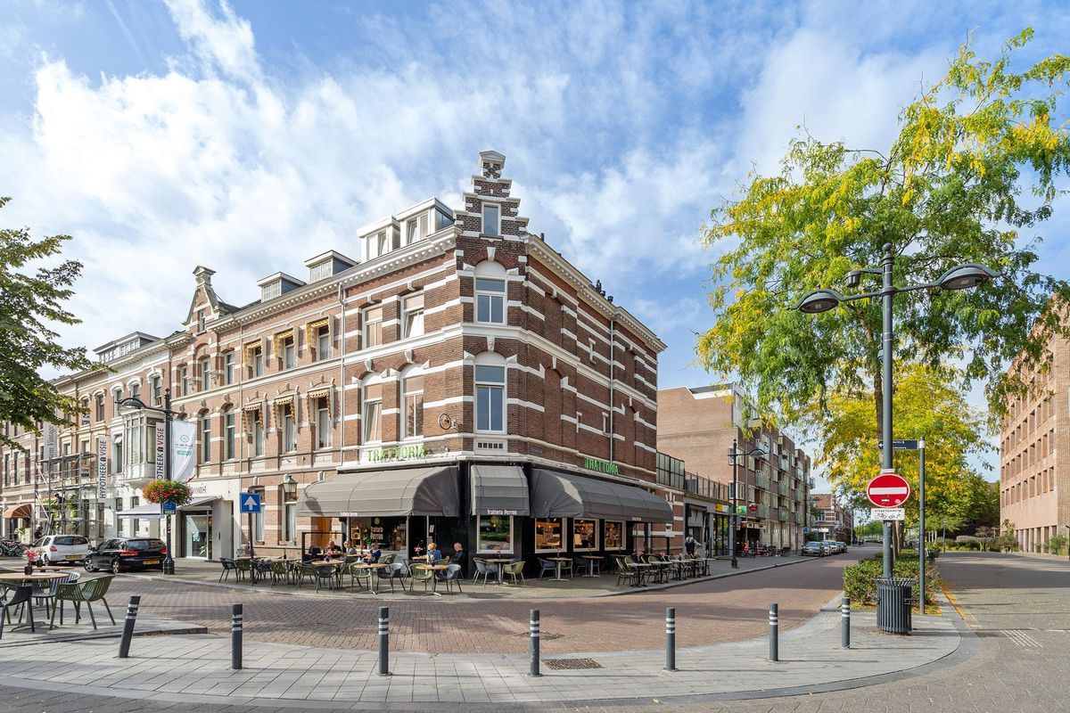 Stationsplein 7 - D1 Photo Blur 22