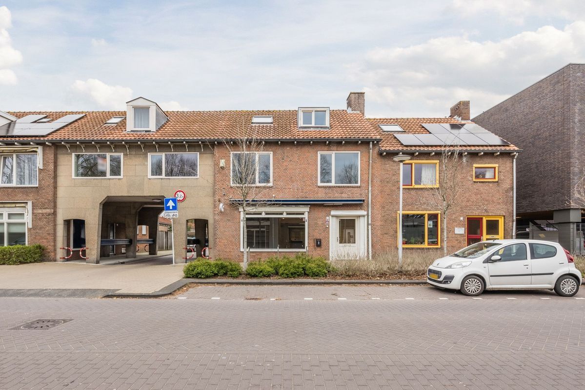 Pater van den Elsenplein 2 Photo Blur 58
