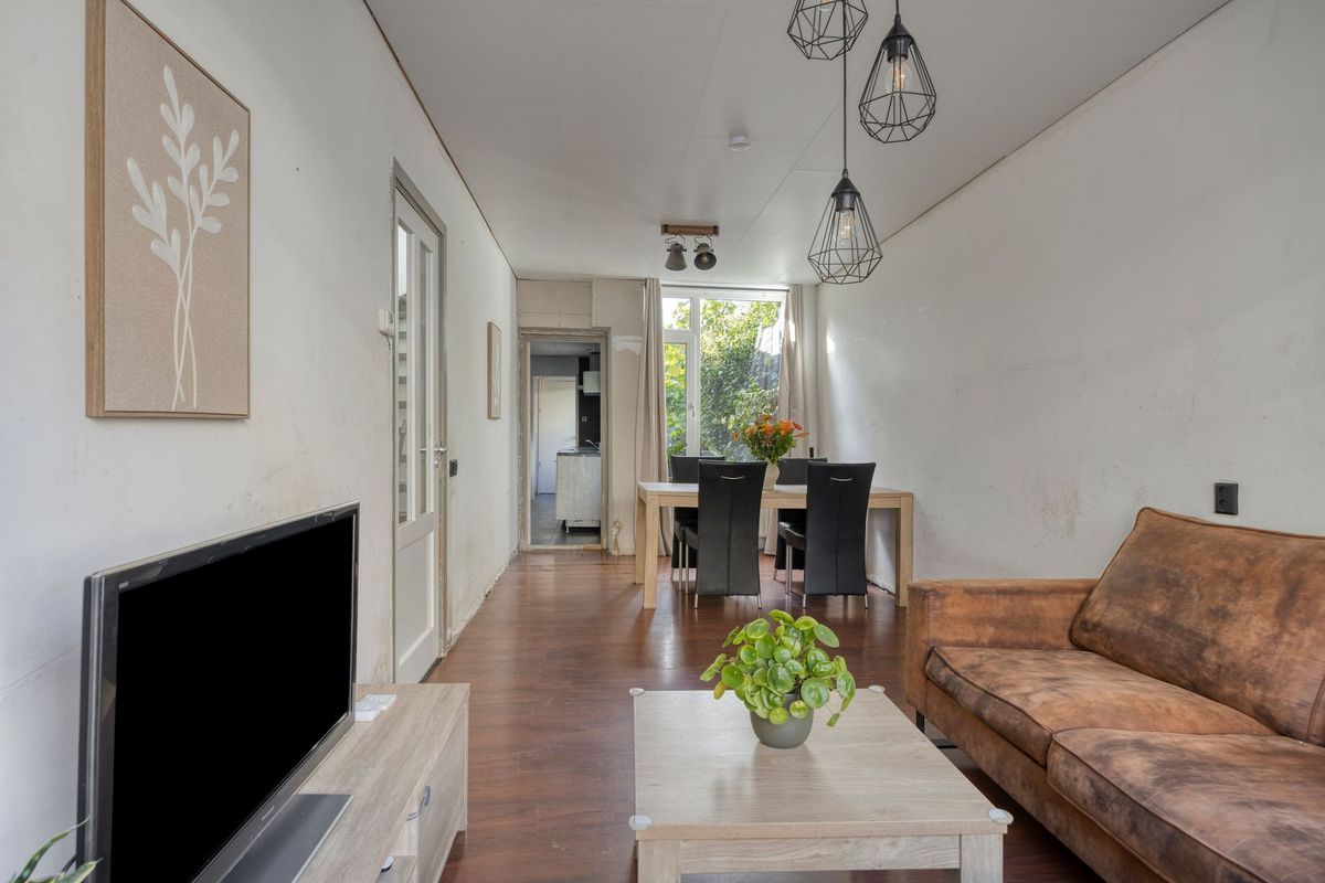 Pastoor van Beurdenstraat 61 Photo Blur 1