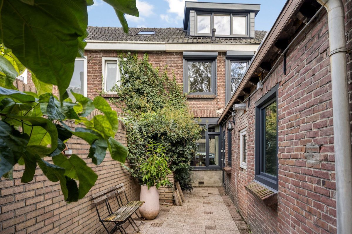 Pastoor van Beurdenstraat 61 Photo Blur 17
