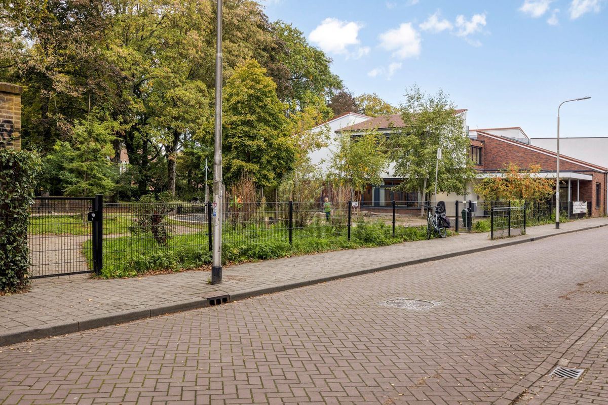Pastoor van Beurdenstraat 61 Photo Blur 24