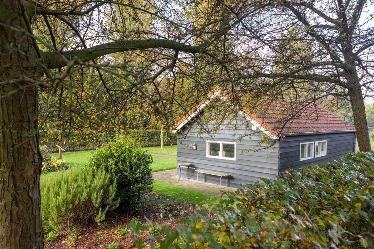 Kamperfoeliestraat 131 Photo Blur 35