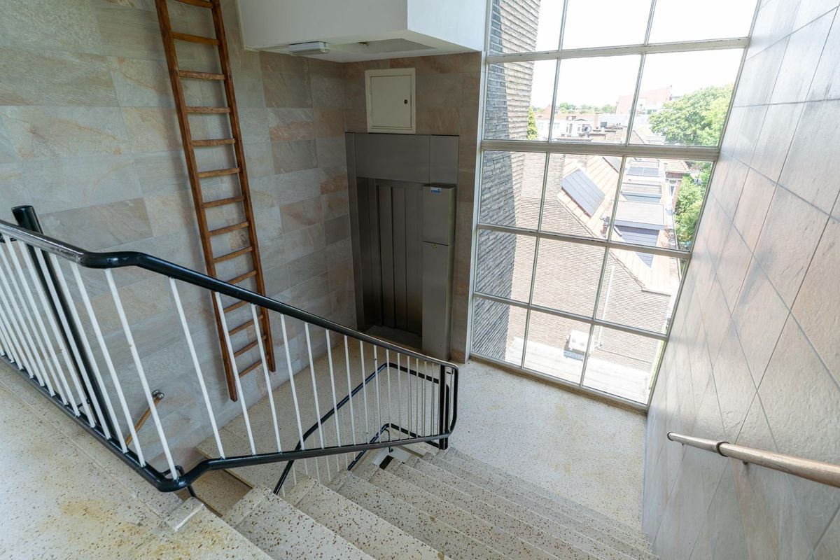 Sir Winston Churchillln 58 Photo Blur 3