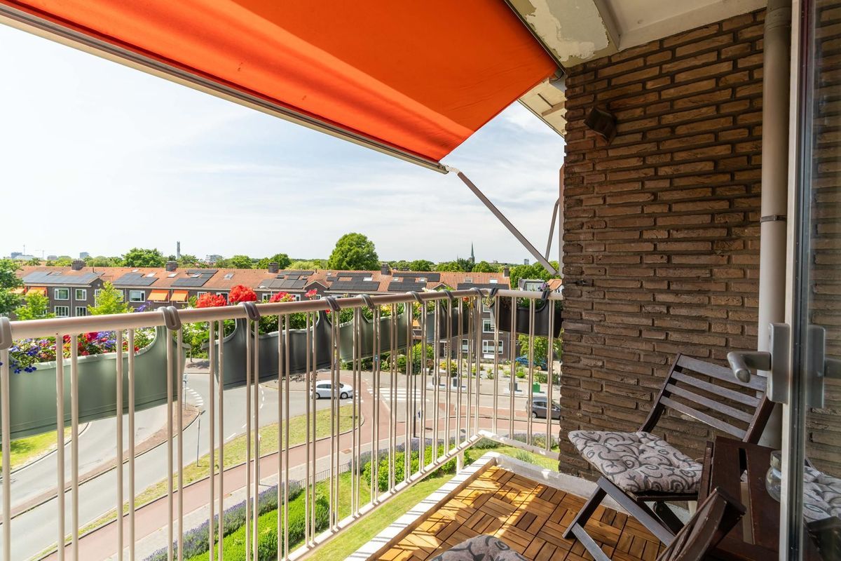 Sir Winston Churchillln 58 Photo Blur 14