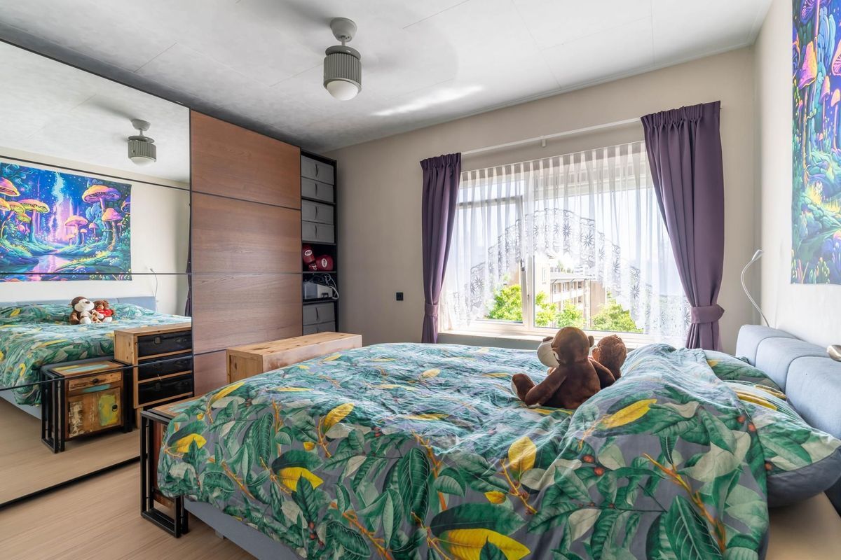 Sir Winston Churchillln 58 Photo Blur 21