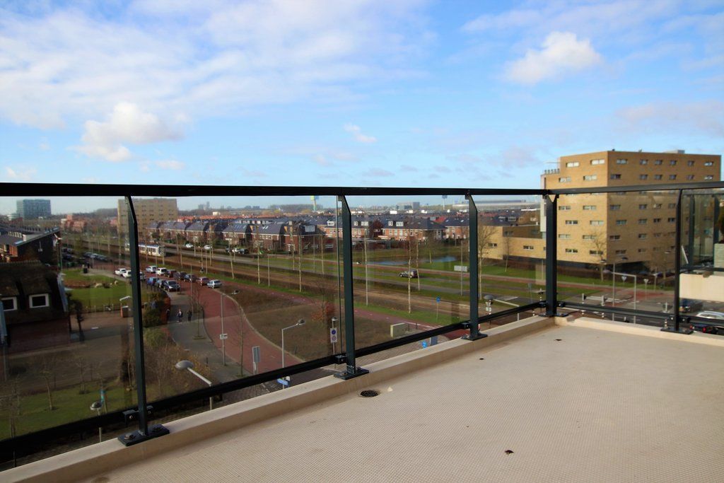 Vrouw Avenweg 12-C Photo Blur 4