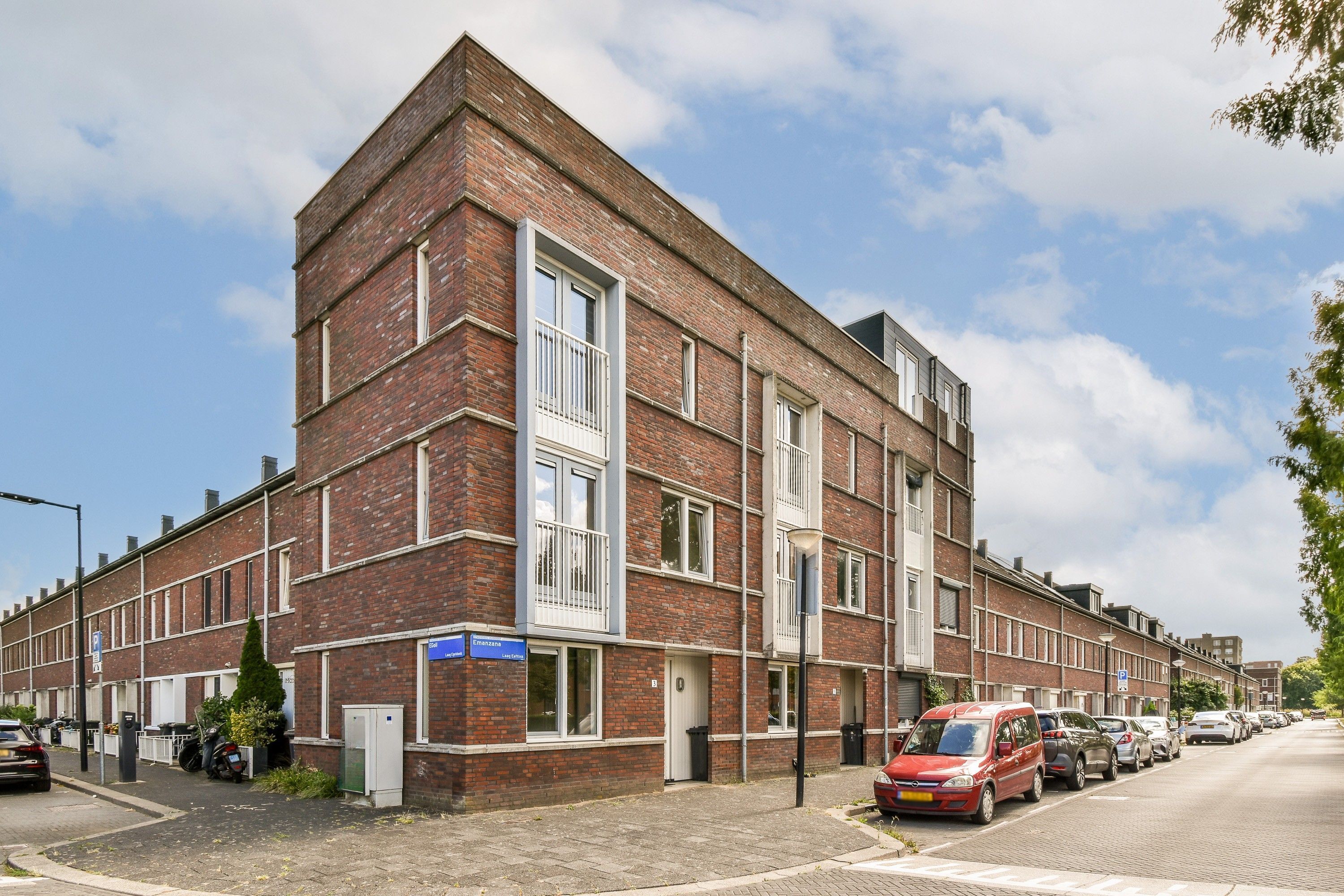 Emanzana 5 Photo Blur 0