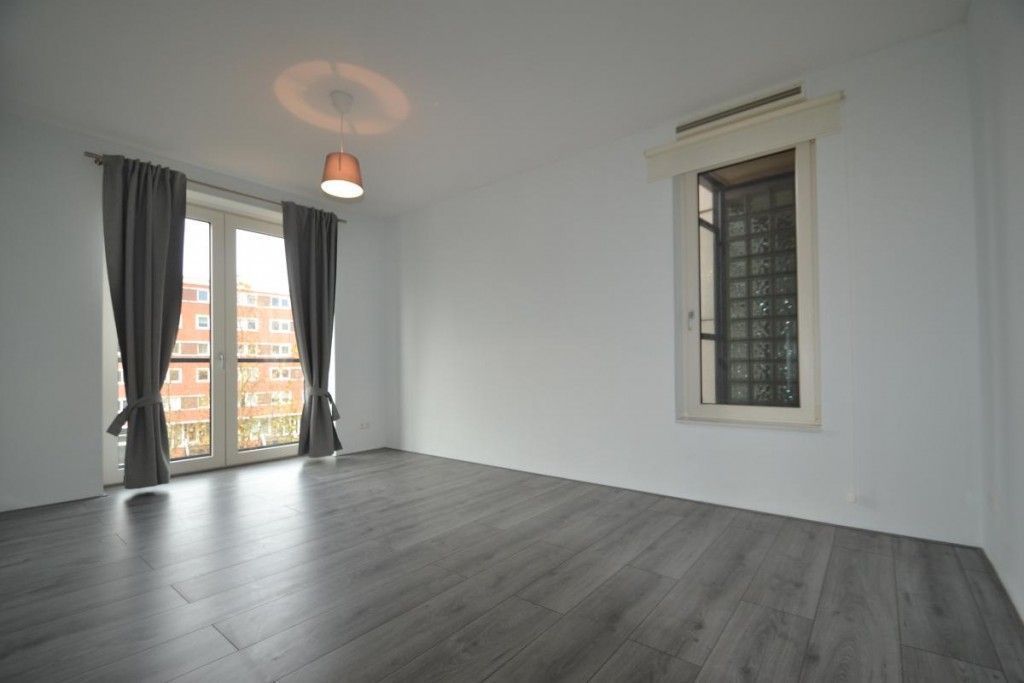 Vrouw Avenweg 10 Photo Blur 9